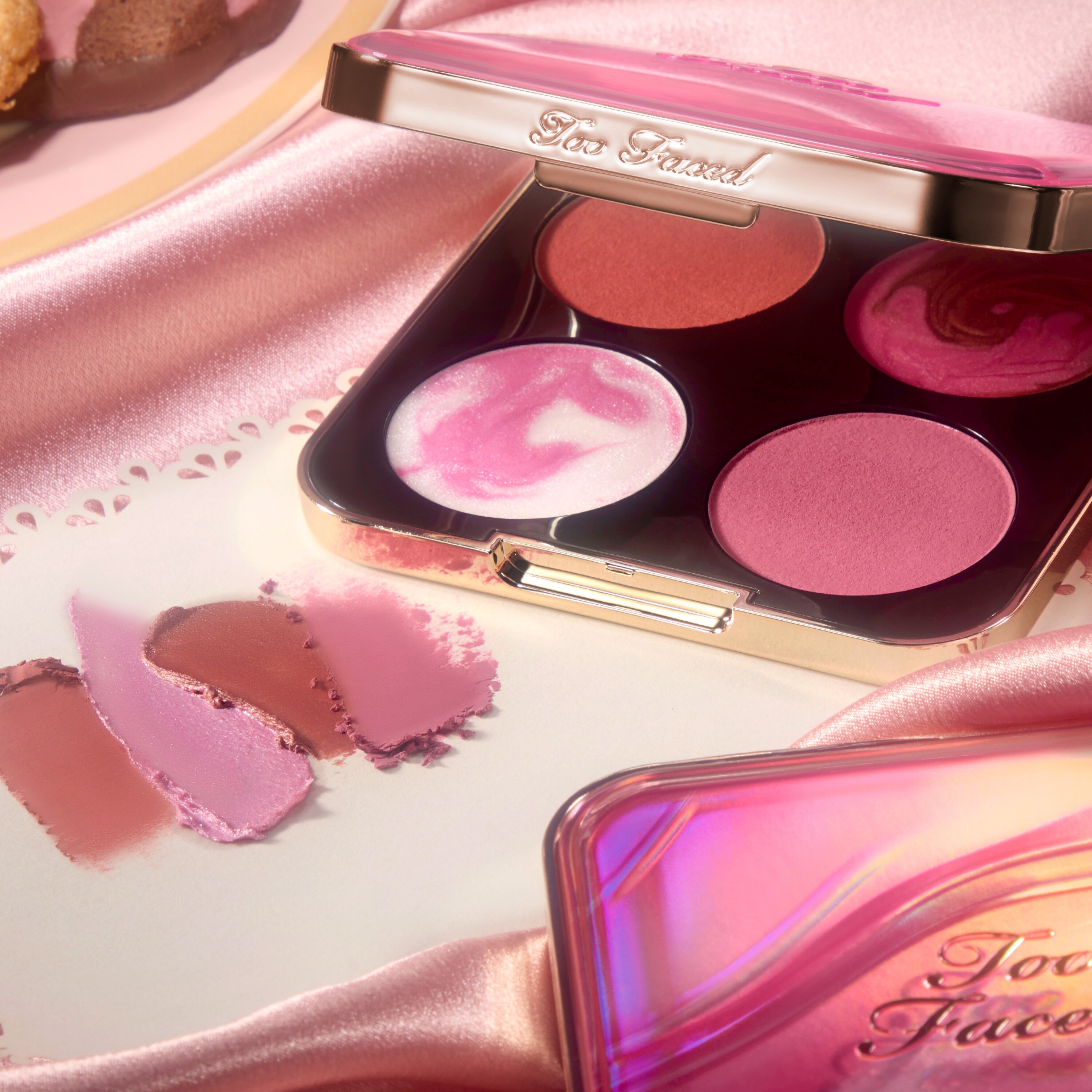 Daydreams Face Palette Holiday 2026, Daydreams — Blush Moodberry — Blush Bisous Glow — Highlighter Love Spark — Highlighter, NET WT. 0.38 OZ. / 11.0 g